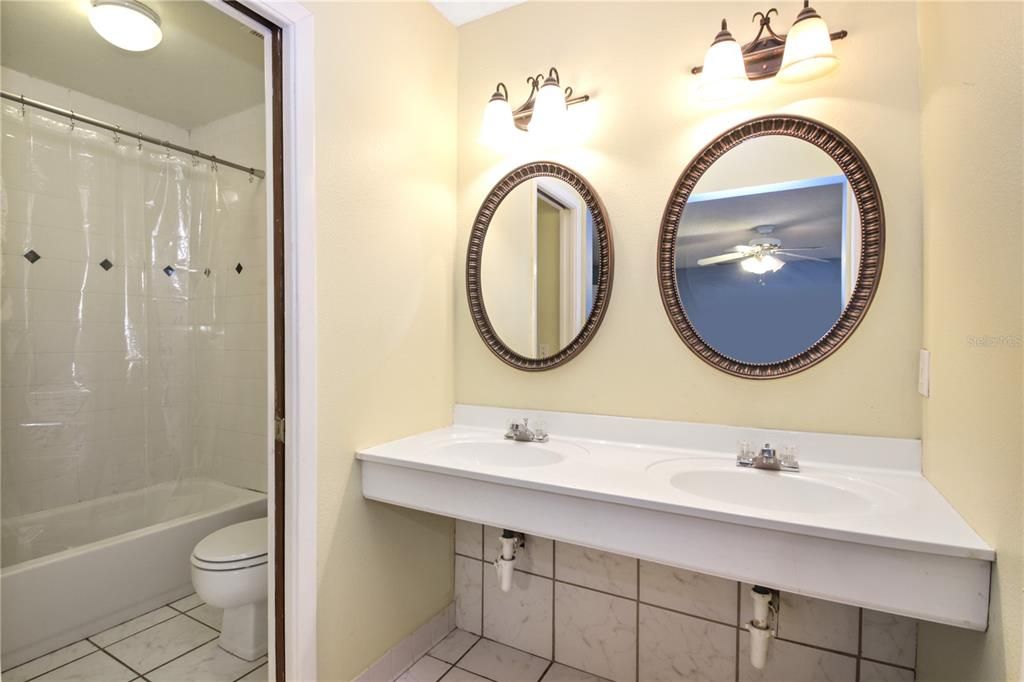 For Sale: $375,000 (3 beds, 2 baths, 1684 Square Feet)
