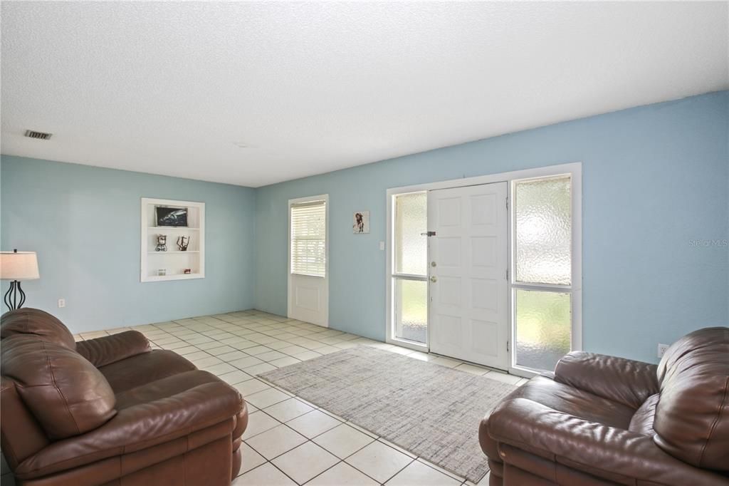 For Sale: $375,000 (3 beds, 2 baths, 1684 Square Feet)
