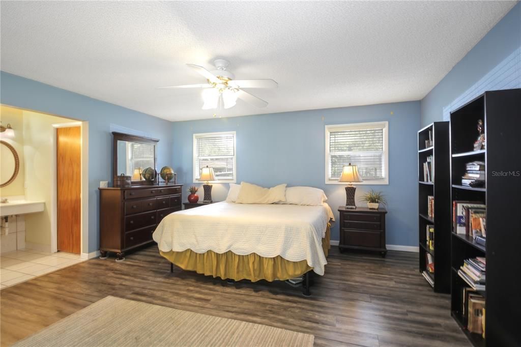 For Sale: $375,000 (3 beds, 2 baths, 1684 Square Feet)