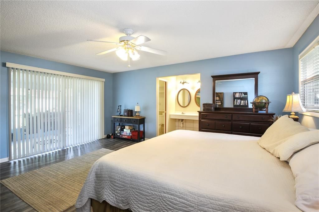 For Sale: $375,000 (3 beds, 2 baths, 1684 Square Feet)