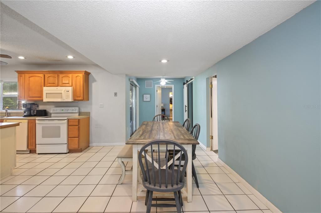 For Sale: $375,000 (3 beds, 2 baths, 1684 Square Feet)