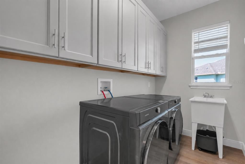 For Sale: $575,000 (3 beds, 3 baths, 2260 Square Feet)