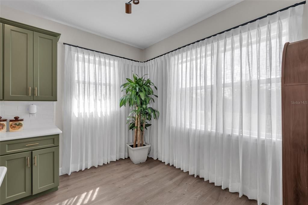 For Sale: $575,000 (3 beds, 3 baths, 2260 Square Feet)