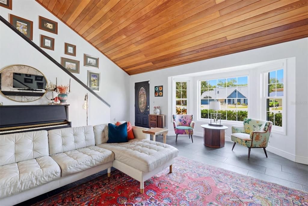 Active With Contract: $550,000 (4 beds, 2 baths, 1988 Square Feet)