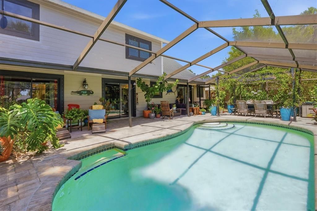 Active With Contract: $550,000 (4 beds, 2 baths, 1988 Square Feet)