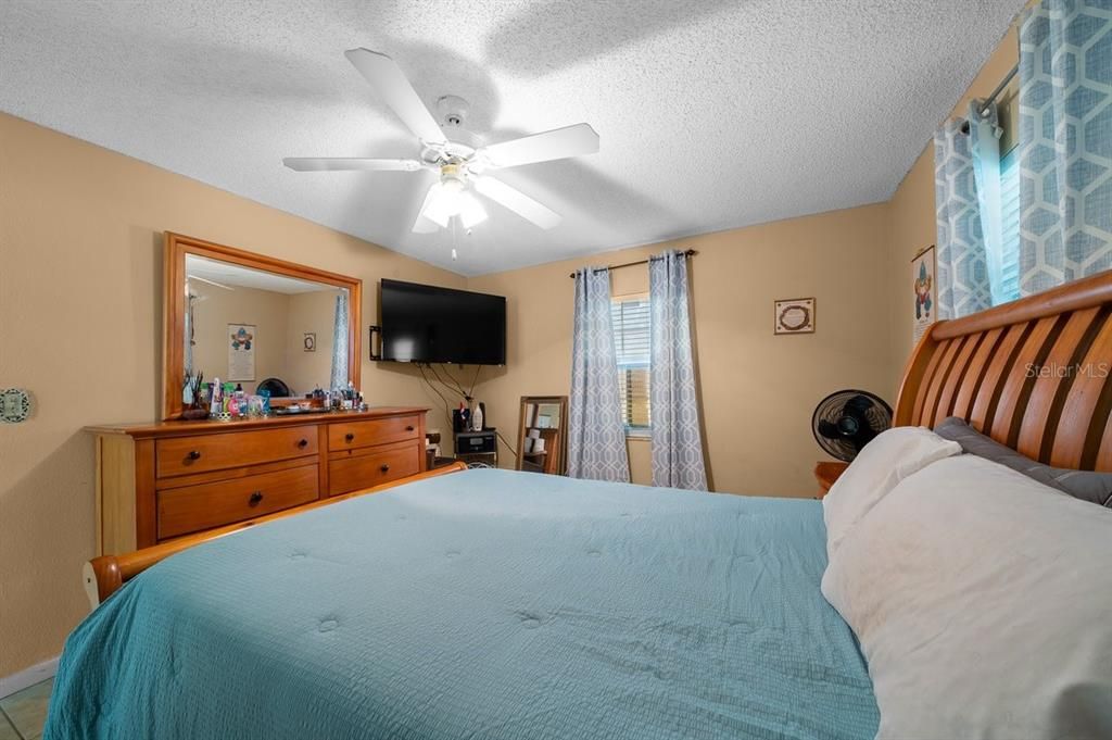 En Venta: $189,000 (3 camas, 2 baños, 1421 Pies cuadrados)