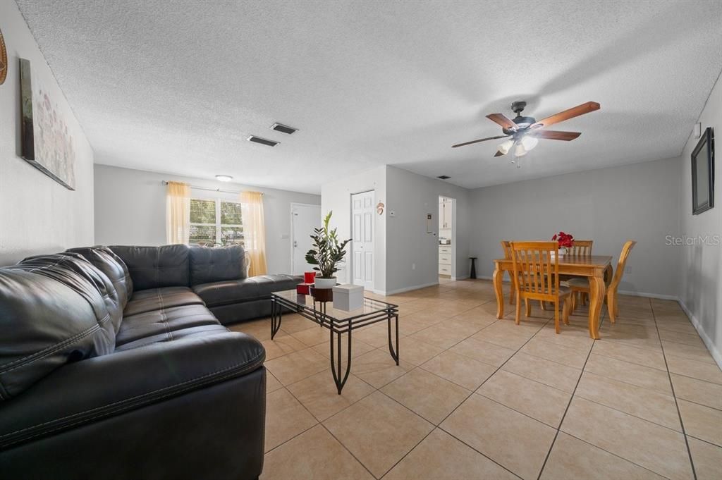 En Venta: $189,000 (3 camas, 2 baños, 1421 Pies cuadrados)