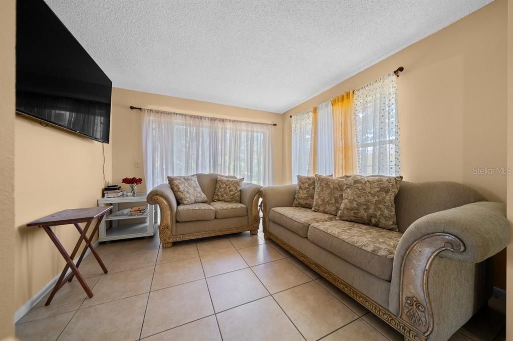 En Venta: $189,000 (3 camas, 2 baños, 1421 Pies cuadrados)
