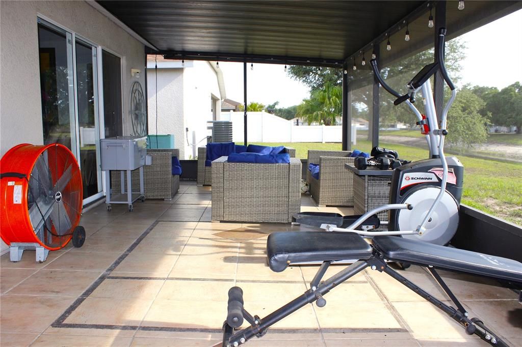 For Sale: $370,000 (4 beds, 2 baths, 1936 Square Feet)
