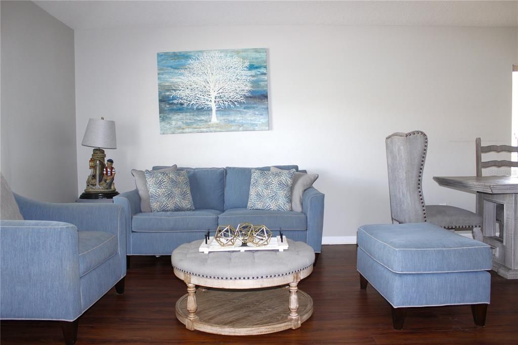 For Sale: $370,000 (4 beds, 2 baths, 1936 Square Feet)