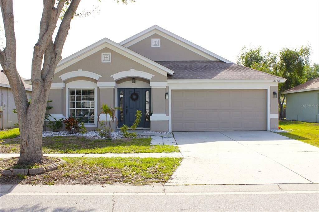 For Sale: $370,000 (4 beds, 2 baths, 1936 Square Feet)