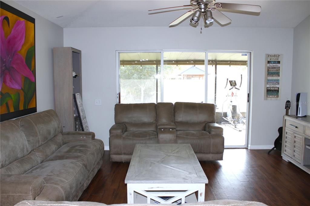 For Sale: $370,000 (4 beds, 2 baths, 1936 Square Feet)
