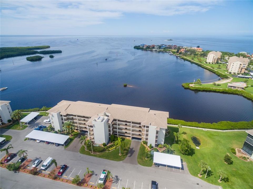 For Sale: $170,000 (2 beds, 2 baths, 1025 Square Feet)