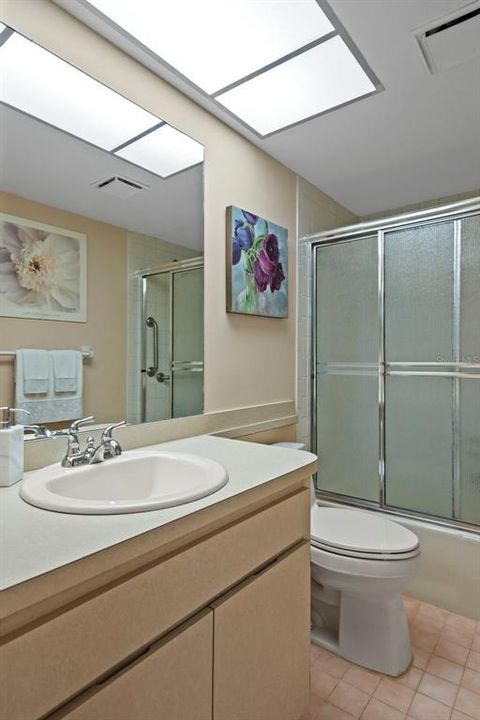 For Sale: $170,000 (2 beds, 2 baths, 1025 Square Feet)