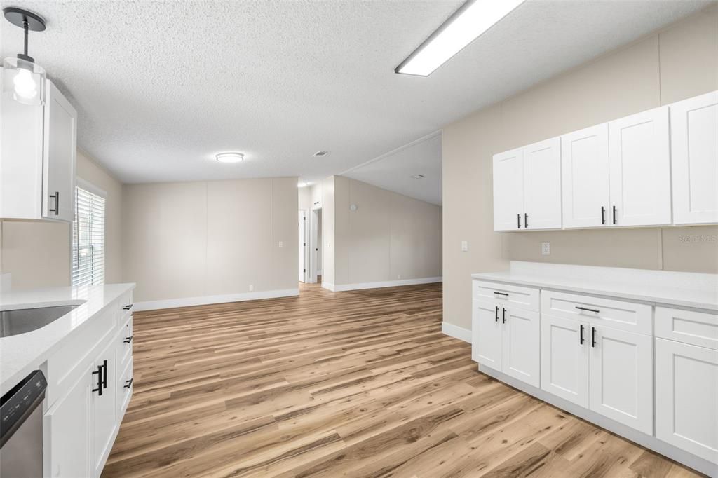 На продажу: $225,000 (3 спален, 2 ванн, 1512 Квадратных фут)
