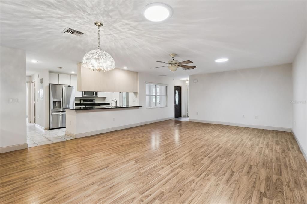 En Venta: $220,000 (3 camas, 2 baños, 1250 Pies cuadrados)