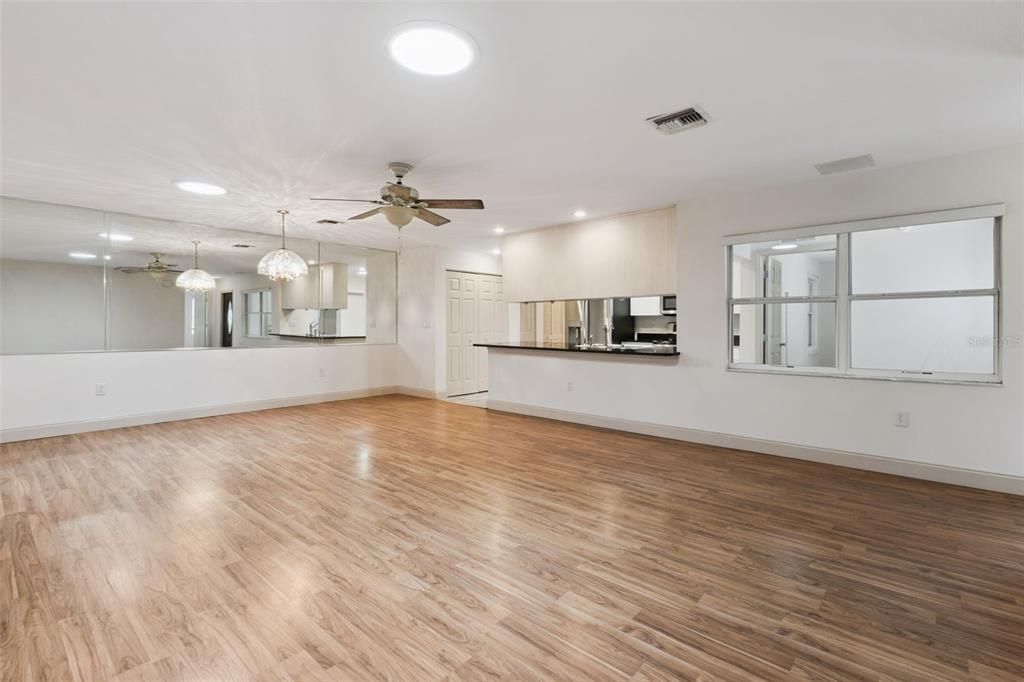 En Venta: $220,000 (3 camas, 2 baños, 1250 Pies cuadrados)