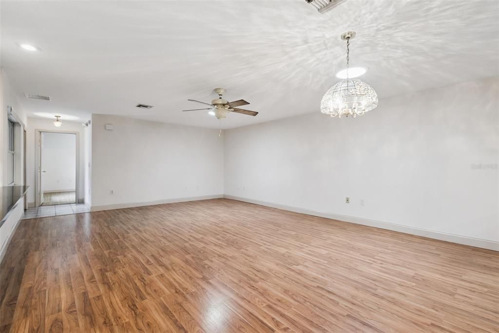 En Venta: $220,000 (3 camas, 2 baños, 1250 Pies cuadrados)