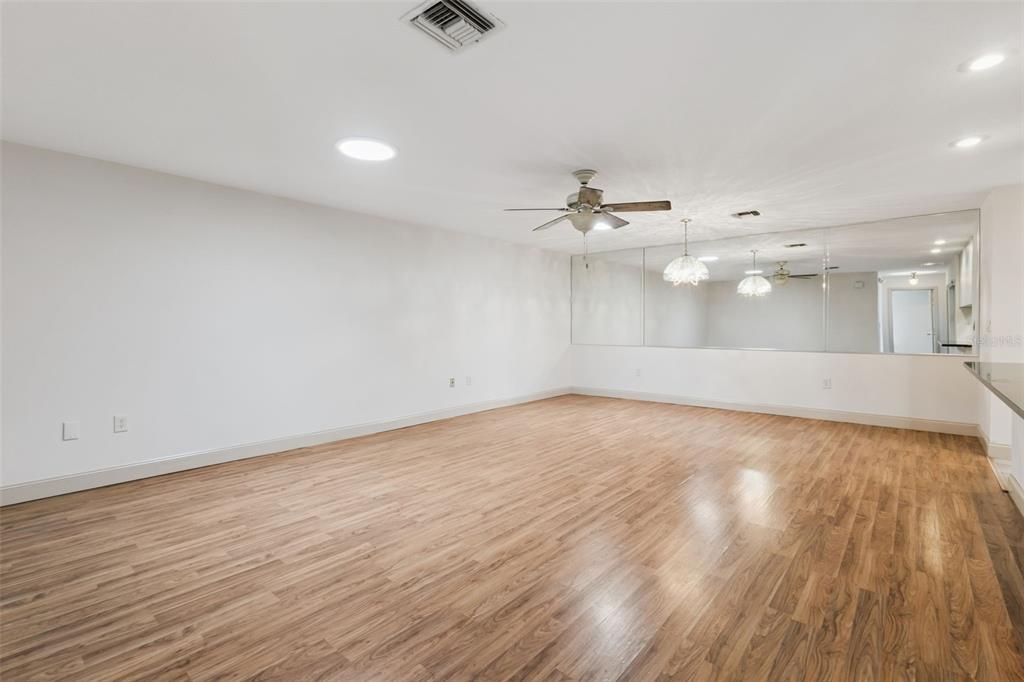 En Venta: $220,000 (3 camas, 2 baños, 1250 Pies cuadrados)