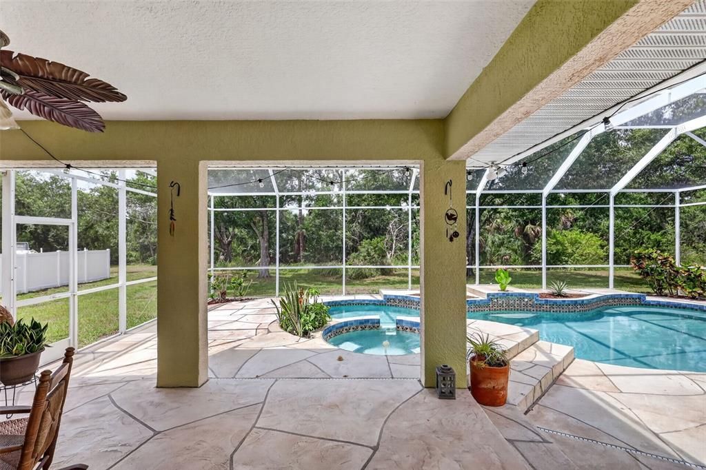 For Sale: $575,000 (3 beds, 2 baths, 2086 Square Feet)