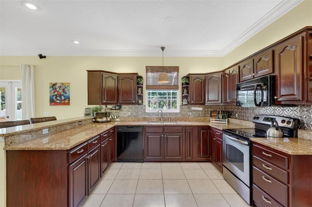 For Sale: $575,000 (3 beds, 2 baths, 2086 Square Feet)