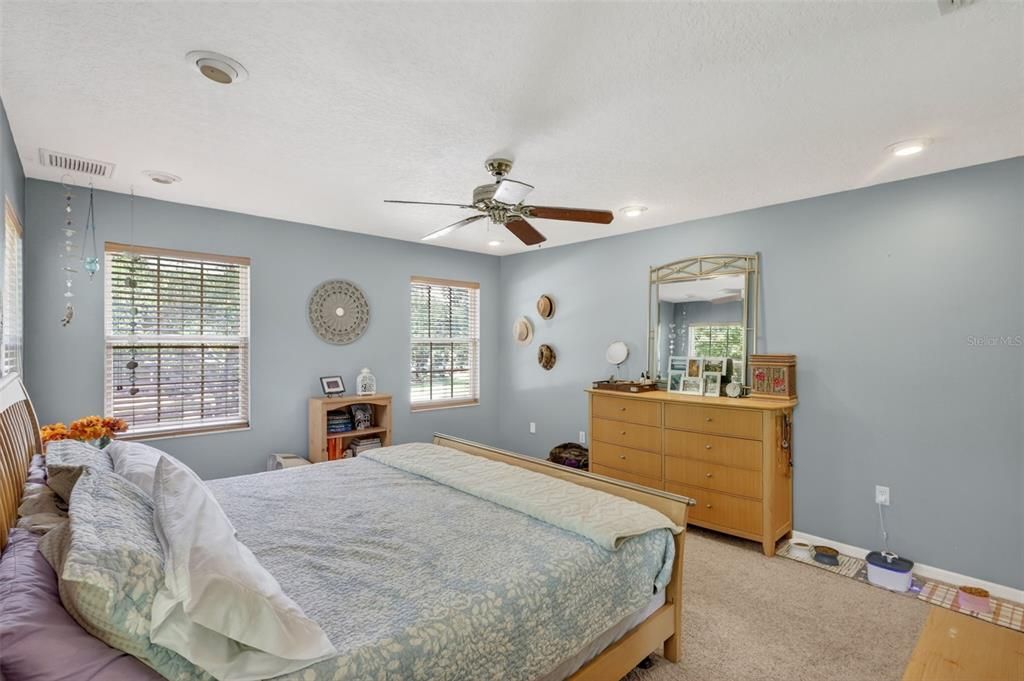 For Sale: $575,000 (3 beds, 2 baths, 2086 Square Feet)