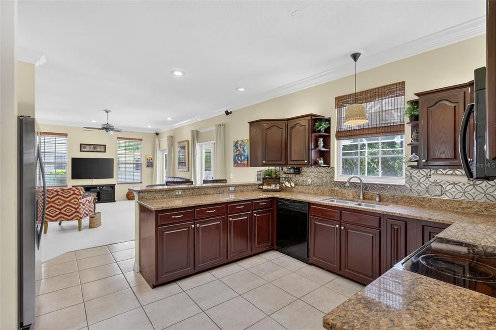 For Sale: $575,000 (3 beds, 2 baths, 2086 Square Feet)