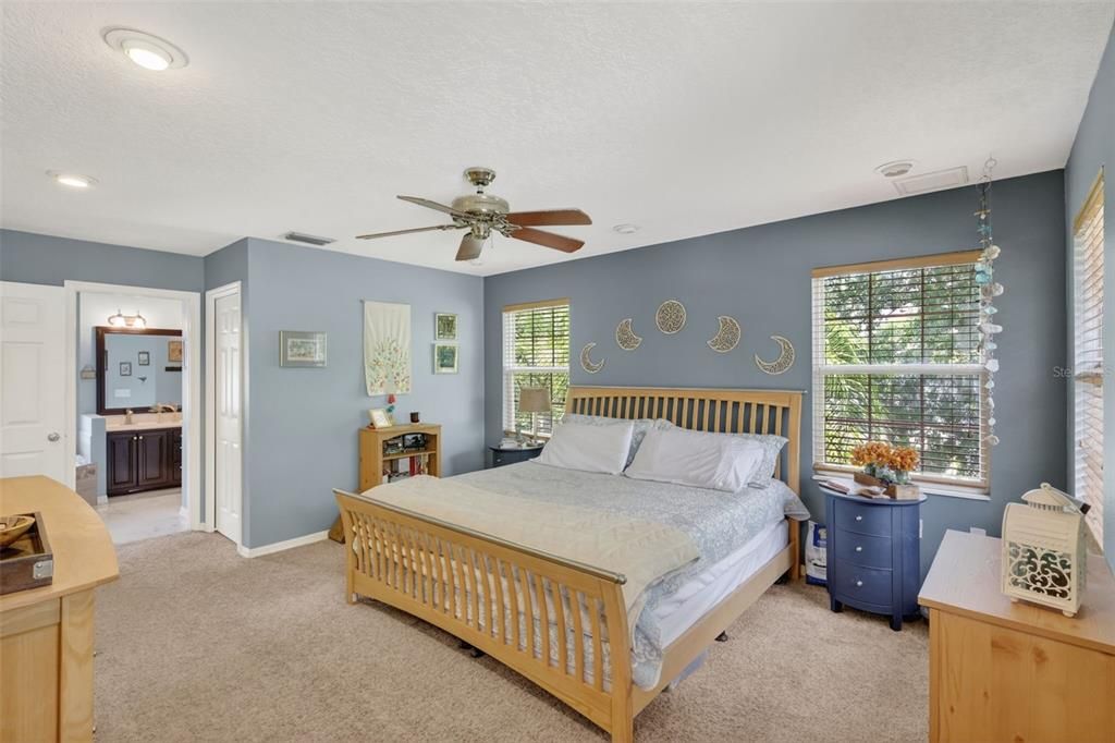 For Sale: $575,000 (3 beds, 2 baths, 2086 Square Feet)