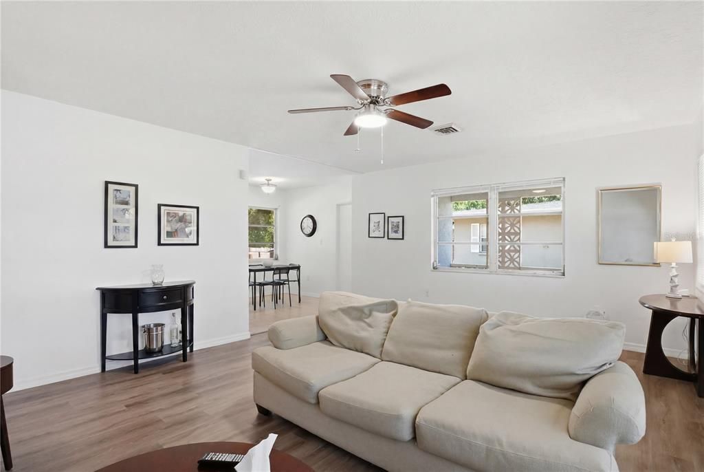 Activo con contrato: $349,000 (2 camas, 1 baños, 1000 Pies cuadrados)