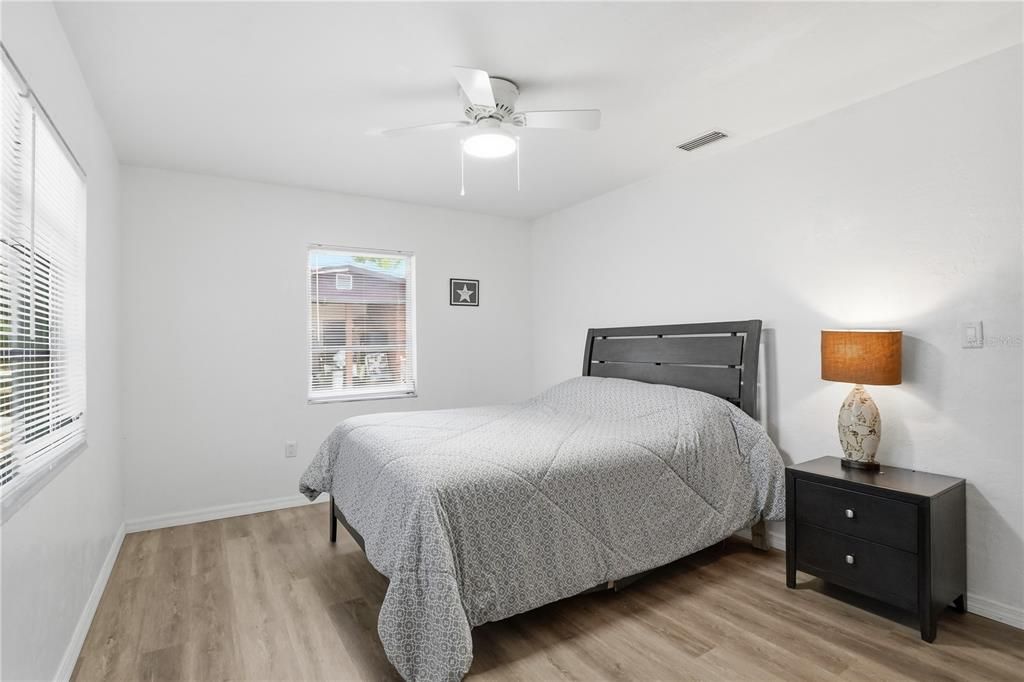 Activo con contrato: $349,000 (2 camas, 1 baños, 1000 Pies cuadrados)