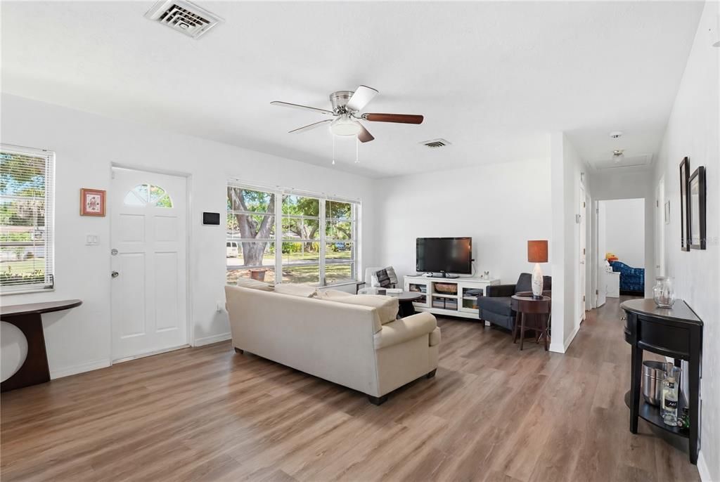 Activo con contrato: $349,000 (2 camas, 1 baños, 1000 Pies cuadrados)