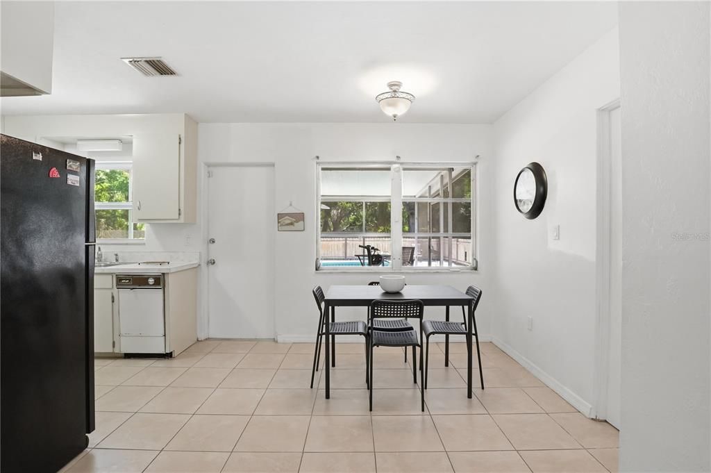Activo con contrato: $349,000 (2 camas, 1 baños, 1000 Pies cuadrados)