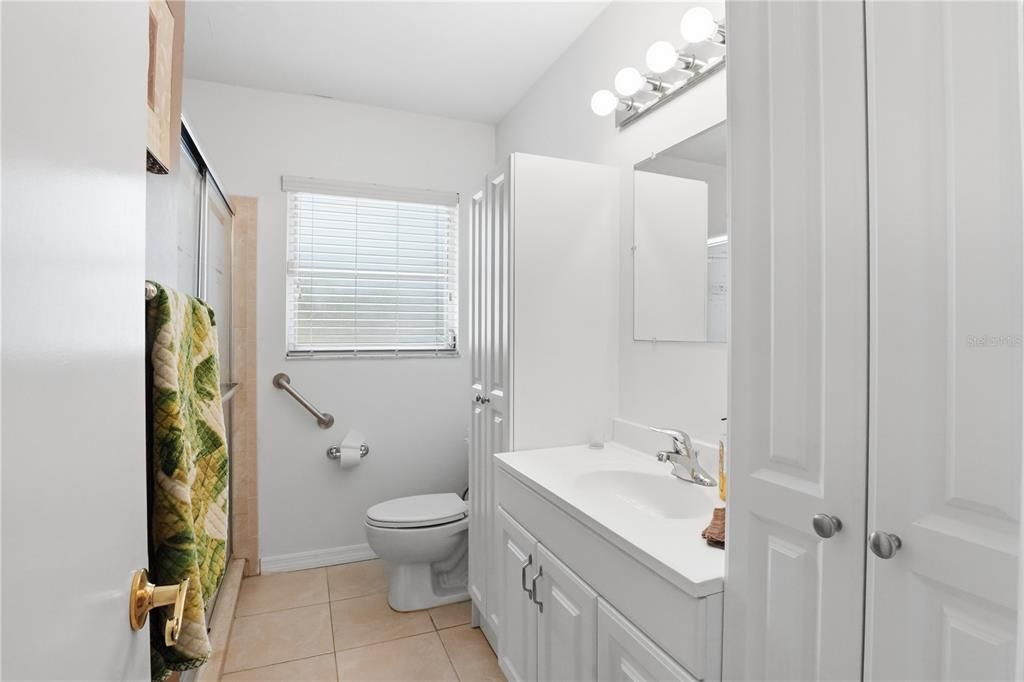 Activo con contrato: $349,000 (2 camas, 1 baños, 1000 Pies cuadrados)