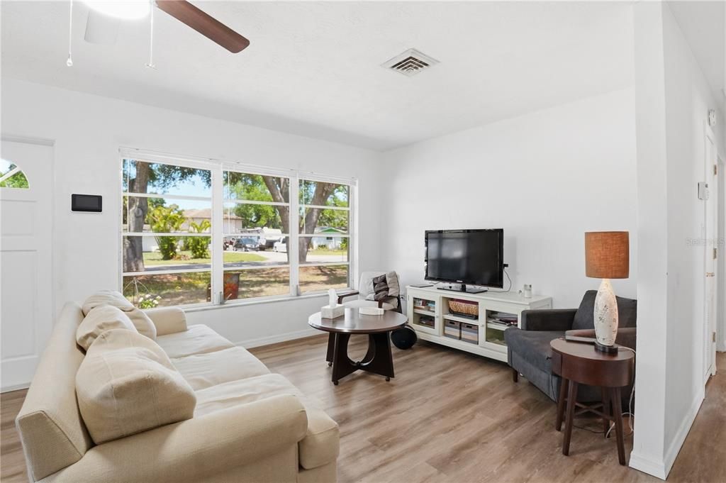 Activo con contrato: $349,000 (2 camas, 1 baños, 1000 Pies cuadrados)