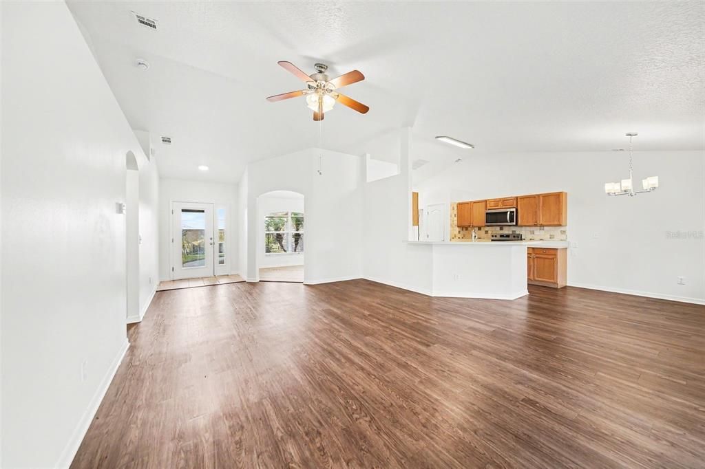 En Venta: $359,900 (3 camas, 2 baños, 1646 Pies cuadrados)