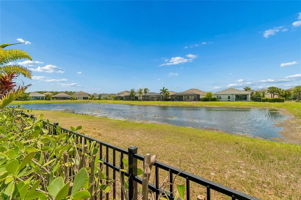 Activo con contrato: $349,000 (3 camas, 2 baños, 1544 Pies cuadrados)