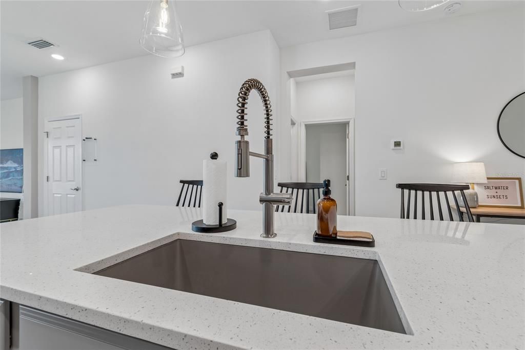 Activo con contrato: $349,000 (3 camas, 2 baños, 1544 Pies cuadrados)