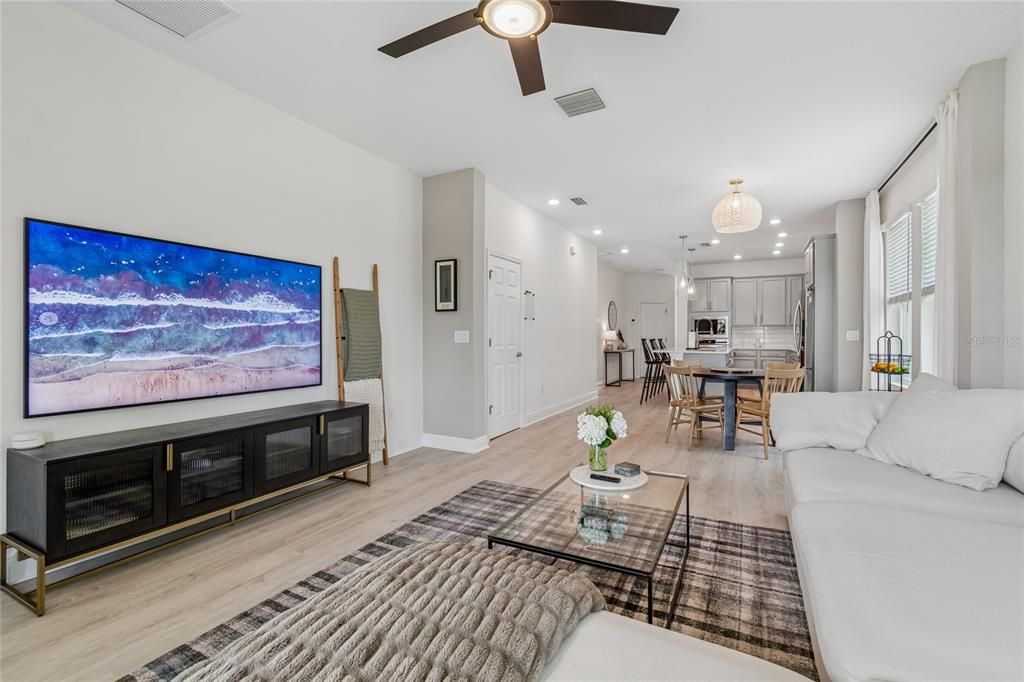 Activo con contrato: $349,000 (3 camas, 2 baños, 1544 Pies cuadrados)
