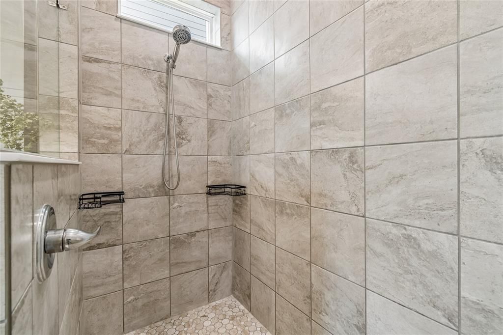 Activo con contrato: $349,000 (3 camas, 2 baños, 1544 Pies cuadrados)