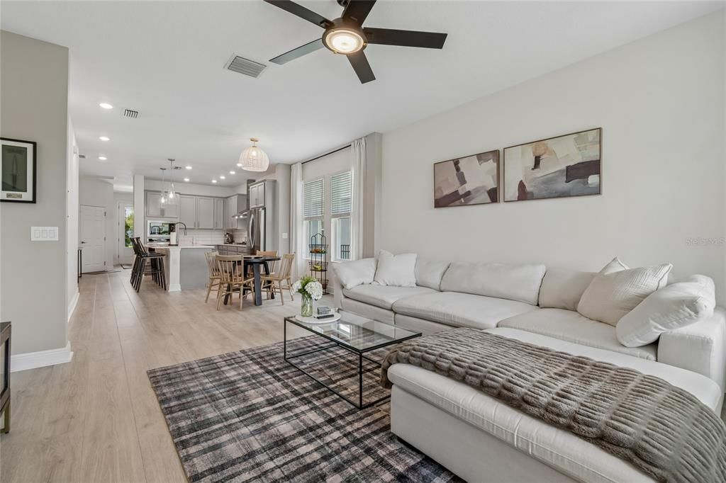 Activo con contrato: $349,000 (3 camas, 2 baños, 1544 Pies cuadrados)