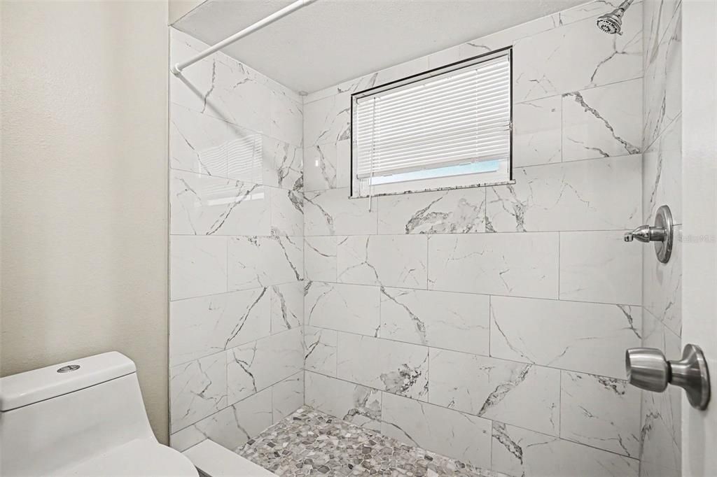 En Venta: $254,900 (3 camas, 2 baños, 1329 Pies cuadrados)