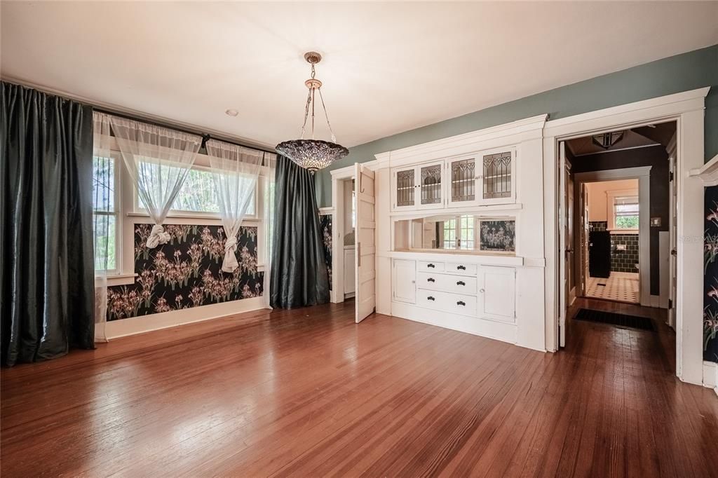 For Sale: $389,000 (3 beds, 1 baths, 1924 Square Feet)