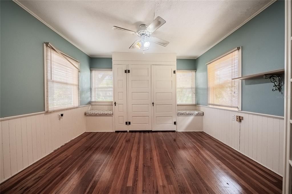 For Sale: $389,000 (3 beds, 1 baths, 1924 Square Feet)