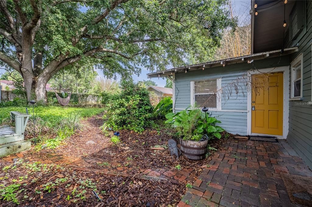 For Sale: $389,000 (3 beds, 1 baths, 1924 Square Feet)