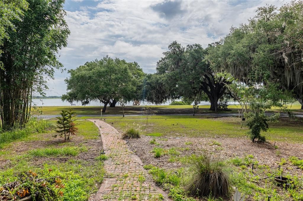 For Sale: $389,000 (3 beds, 1 baths, 1924 Square Feet)