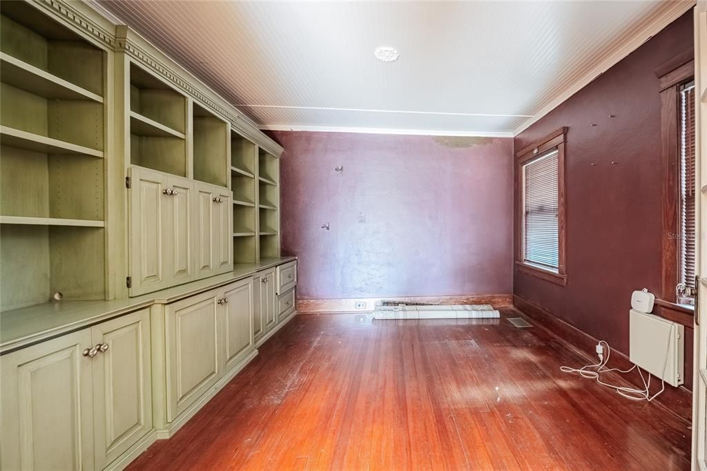 For Sale: $389,000 (3 beds, 1 baths, 1924 Square Feet)