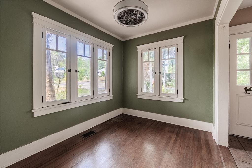 For Sale: $389,000 (3 beds, 1 baths, 1924 Square Feet)
