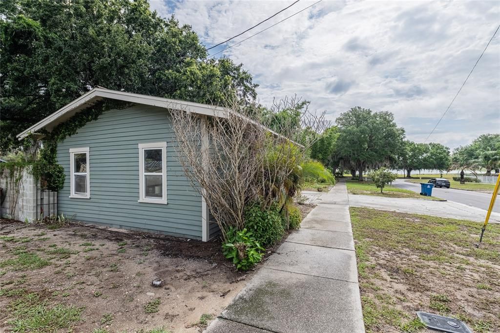 For Sale: $389,000 (3 beds, 1 baths, 1924 Square Feet)