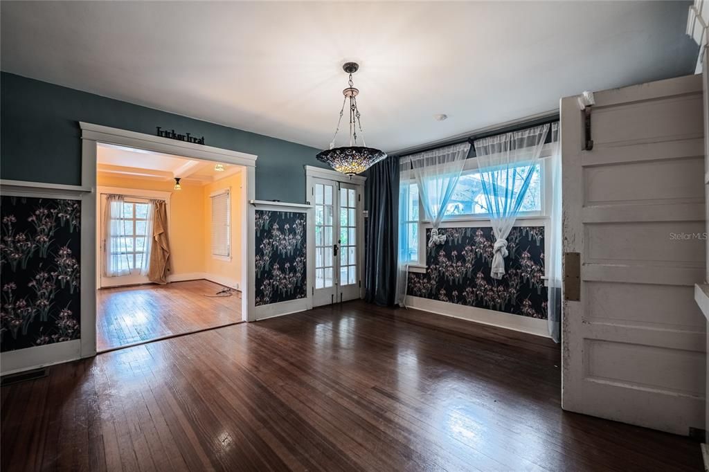 For Sale: $389,000 (3 beds, 1 baths, 1924 Square Feet)