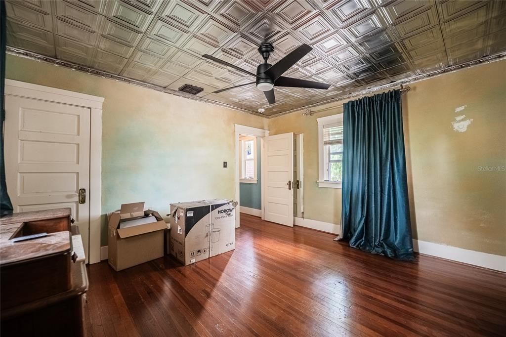 For Sale: $389,000 (3 beds, 1 baths, 1924 Square Feet)